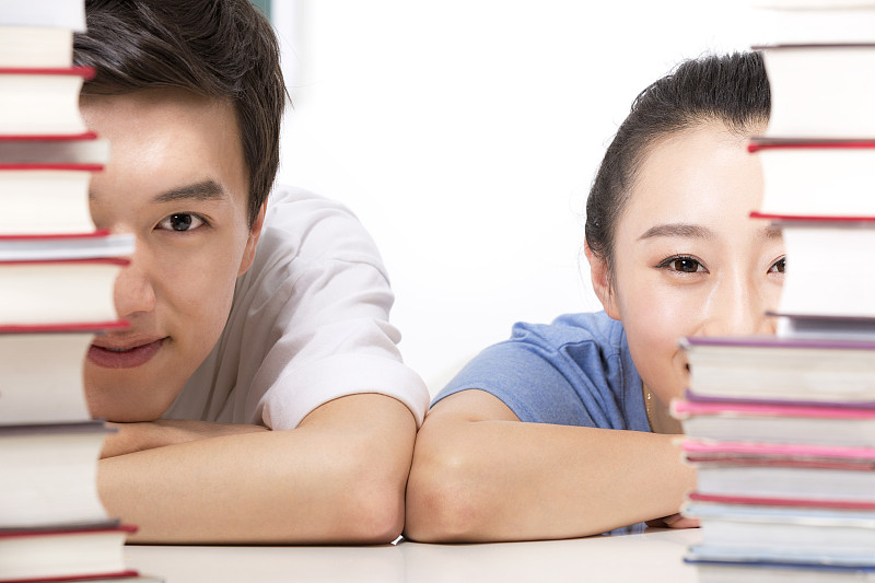 中国同桌抢手机版下载的简单介绍